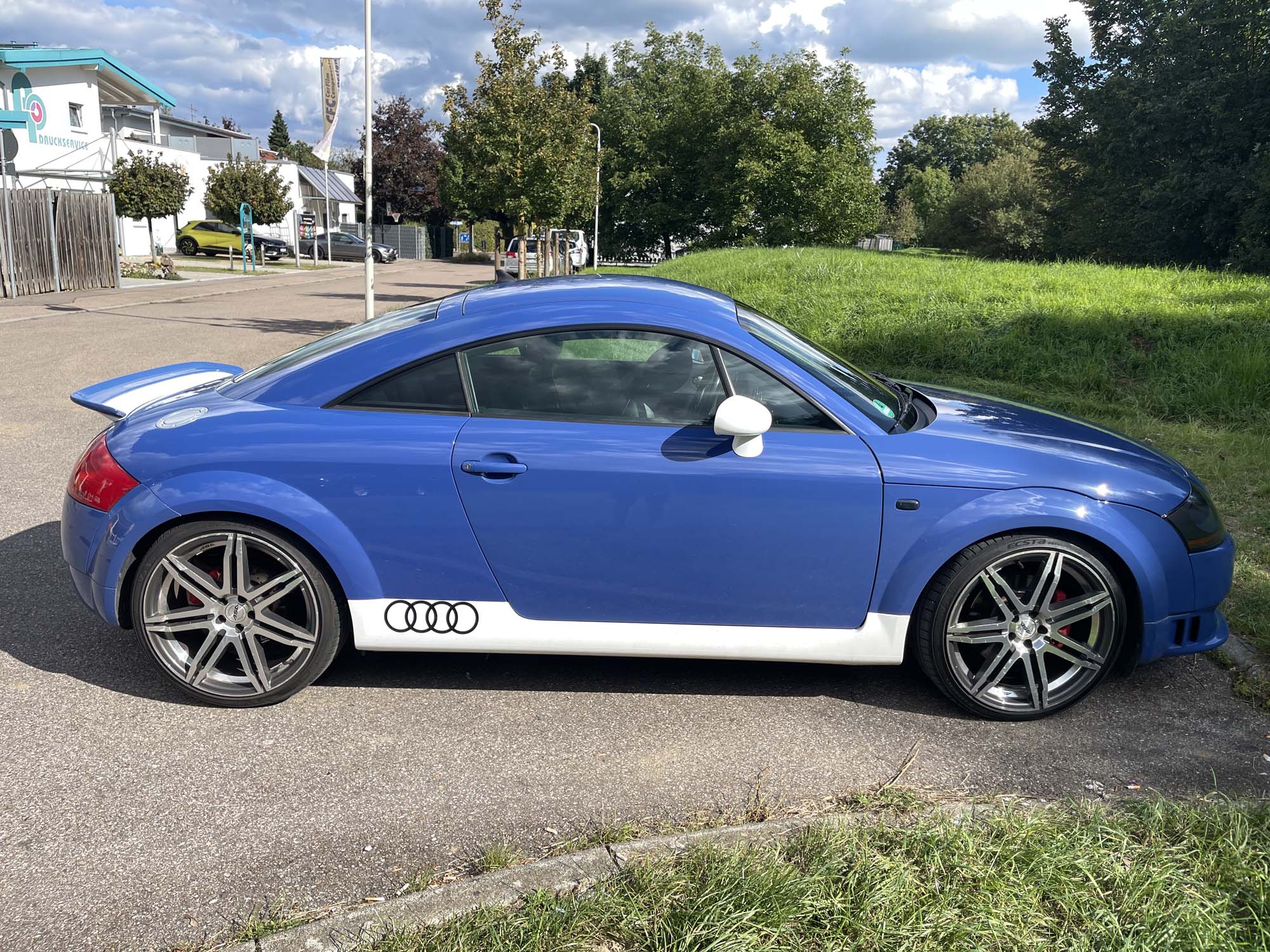 Audi-TT-vor-Folierung-rechts